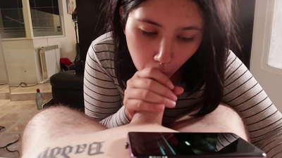 Saya mengusik adik tiri saya semasa dia menonton Disney [Cum]